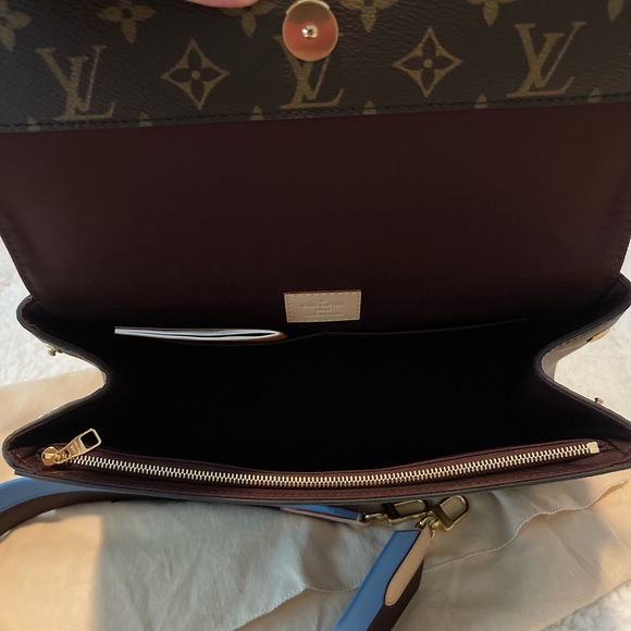 Brand New Louis Vuitton Cluny MM - Picture 3 of 7